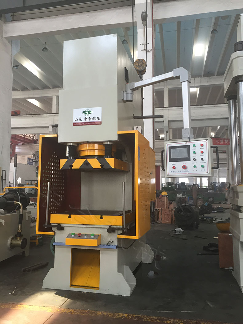 100噸導柱式液壓沖床(圖1) 100噸導柱式液壓沖床(圖1)