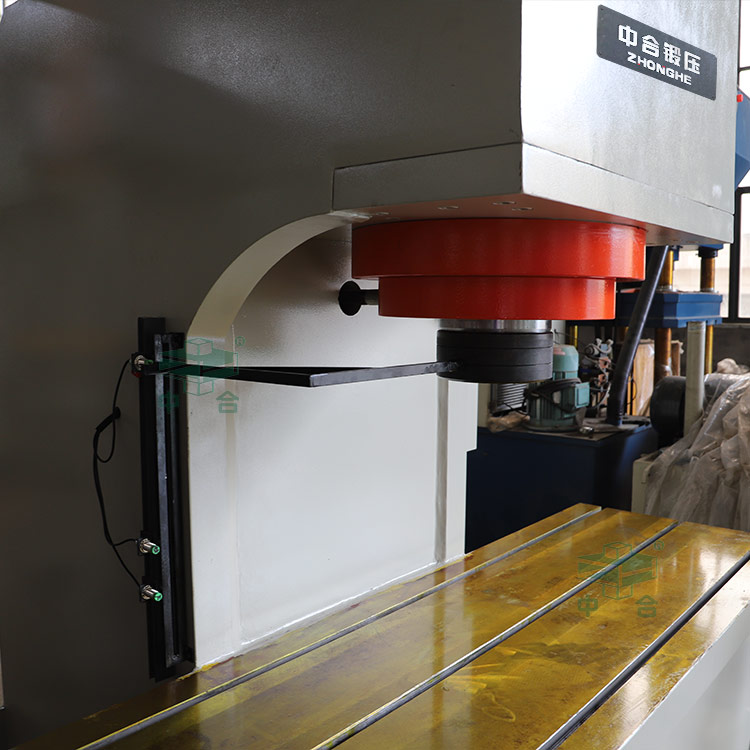 250噸單柱液壓機細節