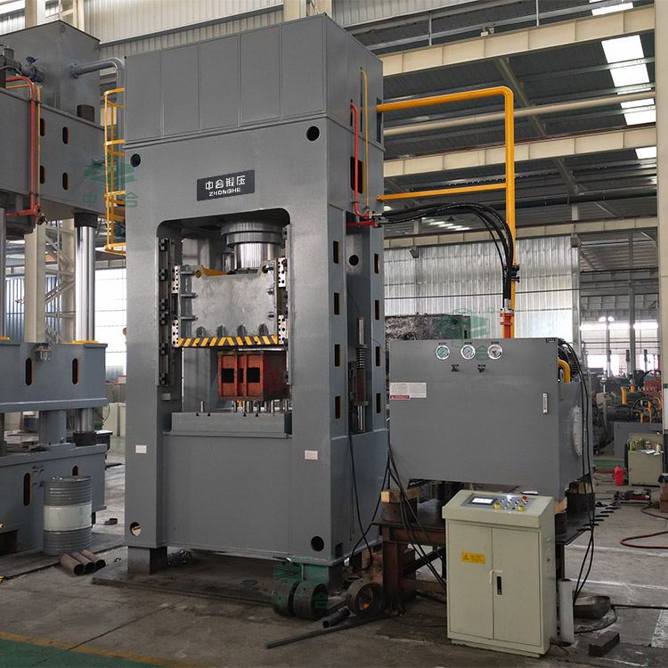 630噸框架式拉伸液壓機車間試機.jpg 630噸框架式拉伸液壓機車間試機.jpg