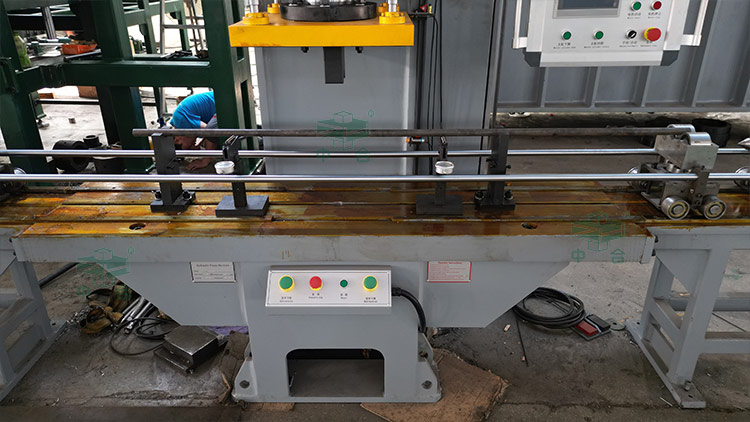 100噸單臂校直機工作臺.jpg 100噸單臂校直機工作臺.jpg