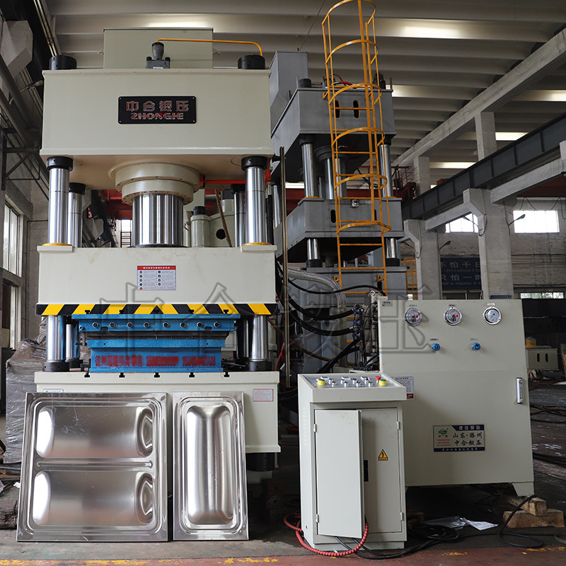 400噸不銹鋼水箱板液壓機(jī) 400噸不銹鋼水箱板液壓機(jī)