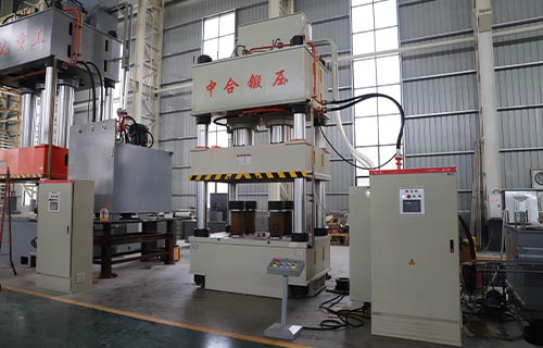 購買800噸四柱液壓機時需要考慮哪些因素？