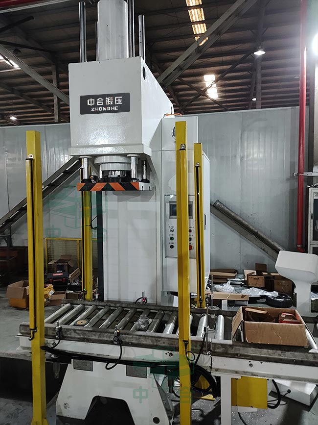 63噸單臂液壓機.jpg 63噸單臂液壓機.jpg