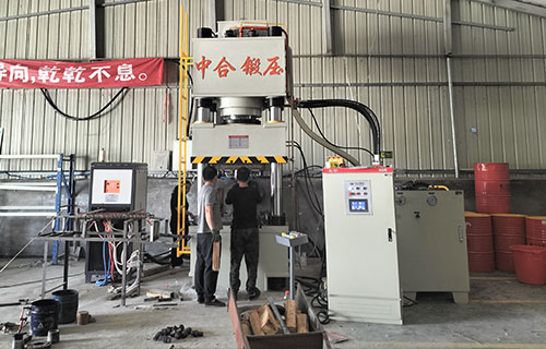 如何選擇適合的500噸四柱液壓機(jī)？