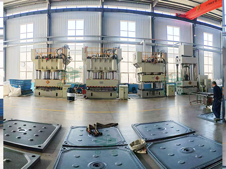 3600噸壓濾機濾板成型液壓機現場.jpg 3600噸壓濾機濾板成型液壓機現場.jpg