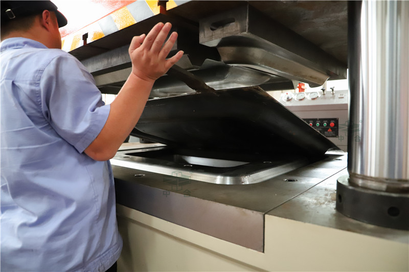 火車門板整形修復(fù)液壓機(jī)-鋼板壓平設(shè)備(圖5) 火車門板整形修復(fù)液壓機(jī)-鋼板壓平設(shè)備(圖5)