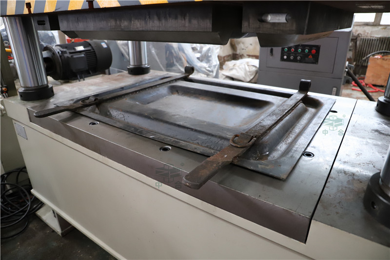 火車門板整形修復(fù)液壓機(jī)-鋼板壓平設(shè)備(圖7) 火車門板整形修復(fù)液壓機(jī)-鋼板壓平設(shè)備(圖7)