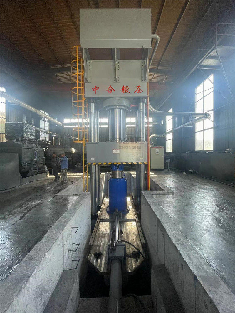 石墨坩堝液壓機_2000噸碳素粉末成型油壓機(圖1) 石墨坩堝液壓機_2000噸碳素粉末成型油壓機(圖1)