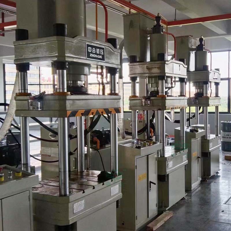 100噸三梁四柱液壓機(jī) 100噸三梁四柱液壓機(jī)